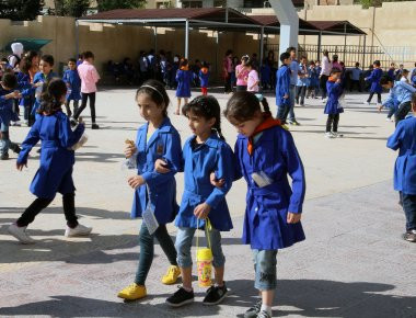 Επέστρεψαν στα σχολεία τα παιδιά στην Deir ez-Zor